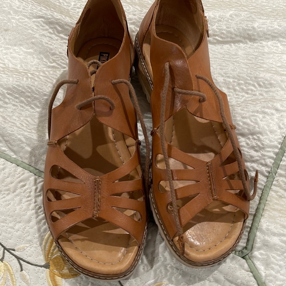 Pikolinos sandals